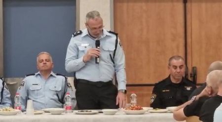 لواء تل أبيب يعقد مأدبة إفطار رمضانية لافراد الشرطة المسلمين وقادة ووجهاء مسلمين من مدينة يافا.